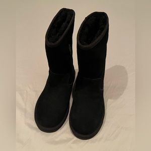 Ugg - Youth Size 5